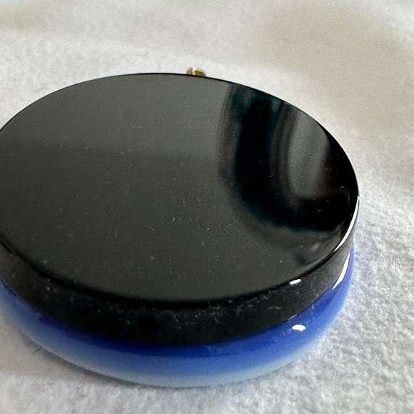 Authentic Agate Cameo Pendant with 18K Stamped Real Gold, Made in Japan - Picture 9 of 13